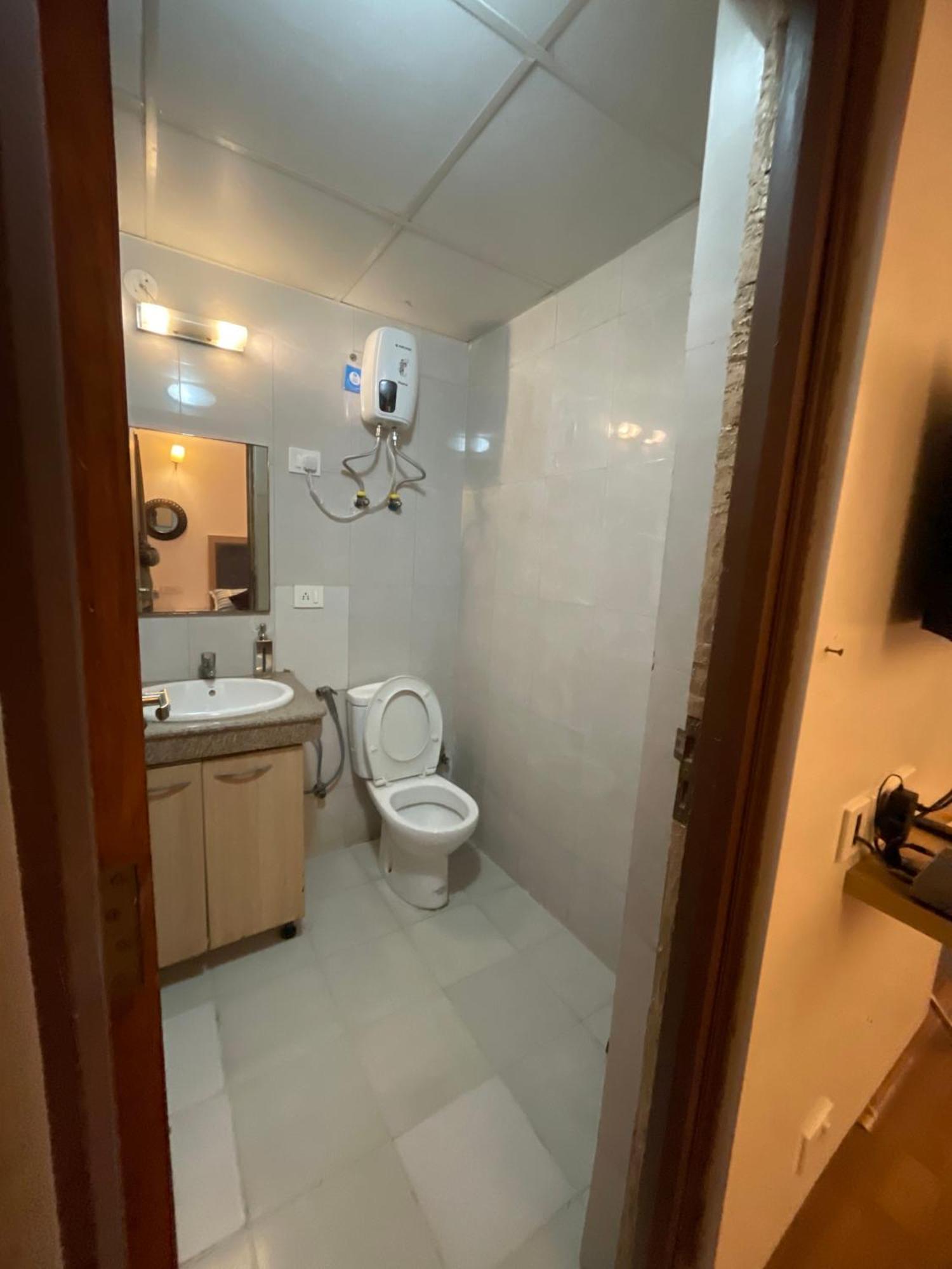 Dream Vibes Studio Apartment Noida Exterior photo