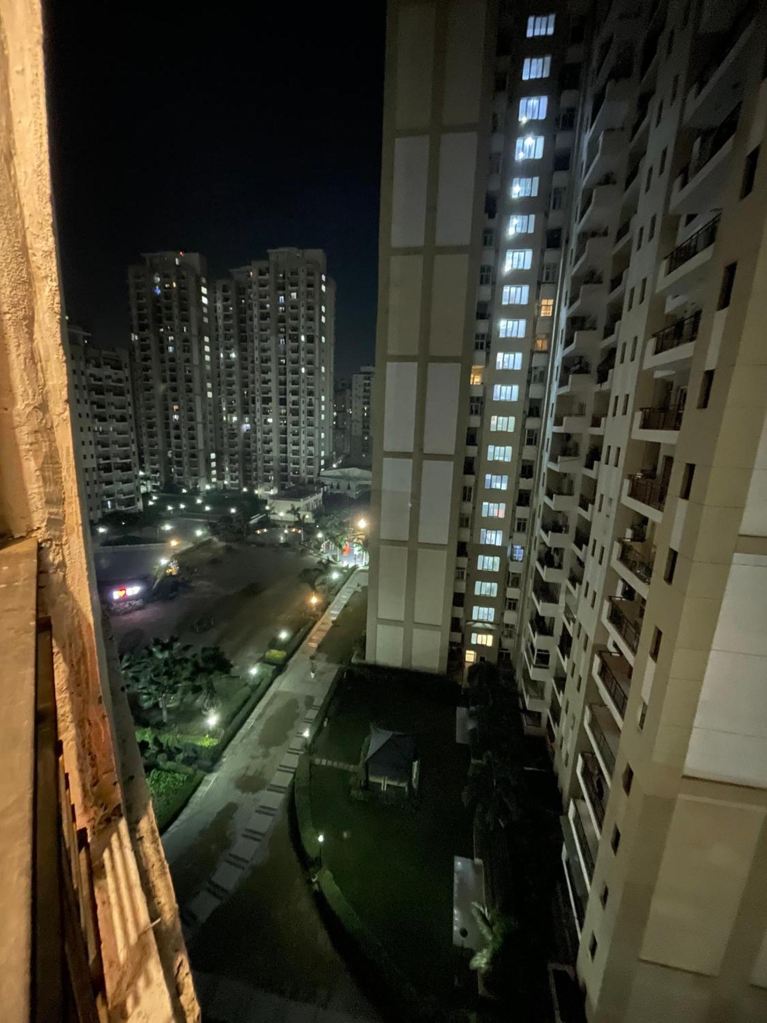 Dream Vibes Studio Apartment Noida Exterior photo